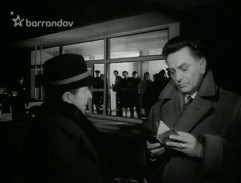 pred domom Šindelářovej