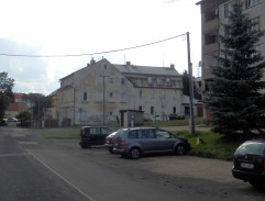 pred Lupínkovou bytovkou