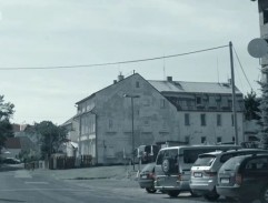 pred Lupínkovou bytovkou