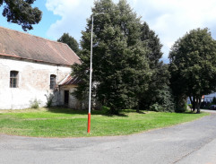 Kolotoče na návsi v Pustině