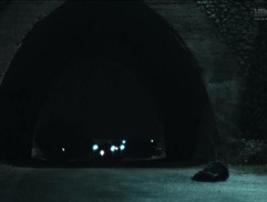 Silnice pod viaduktem