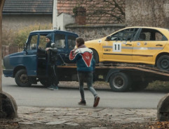 pred domom Síkorových