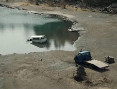 Zatopený lom s utopeným autem