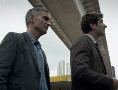 Kriminalisté pod mostem