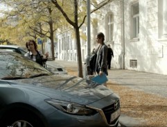 Před bydlištěm prof. Dražďákové