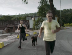 Holina a Evelína běží