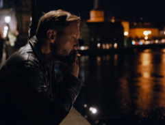 Cigareta na Karlově mostě