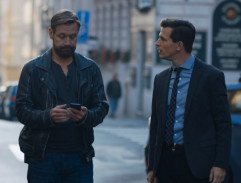 Před bydlištěm Viléma Laciny