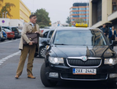 MUDr. Mráz před kongresovým centrem