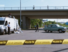 Dodávka s mrtvou na střeše 2