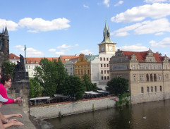 Cigareta na Karlově mostě