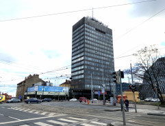 Křižovatka u budovy kriminálky