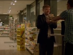 Voříšek kupuje jídlo