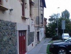 Pavel vchází do dědova domu