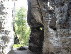 Žebrák ve skalách