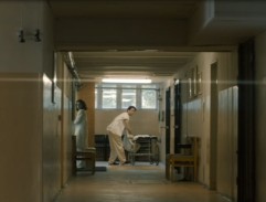 Před zasedací místností