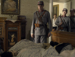 Uříznutá hlava v zámeckém pokoji