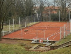 Tenisové kurty