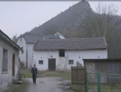 Arnošt nese vysílačku