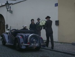 pred domom Lili Krallovej