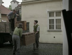 pred domom rodičov Lilli Krallovej