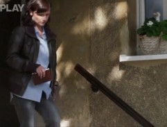 Hamplová vychází z domu