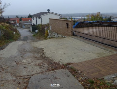 pred chalupou Urbana Habdžu