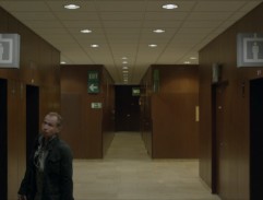 Před hotelovým pokojem