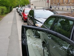 Sledovačka před Páskovým domem