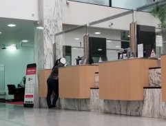 U bankovní přepážky