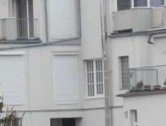 MUDr. Smutná na balkoně