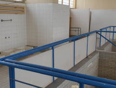 V městských lázních III