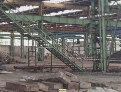 Policie v opuštěné budově