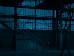 Policie v opuštěné budově