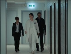 Lékařka na chodbě