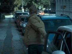 Sledovačka před Páskovým domem