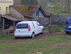 Božíček seká dříví