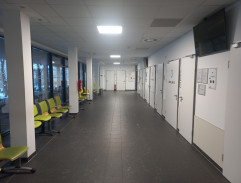 Bezva ženská na krku