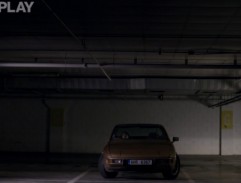 Plíhal v garážích