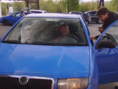 parkoviště před nemocnicí