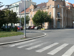 Náraz do autobusové zastávky