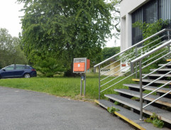 Postřelený před poštou