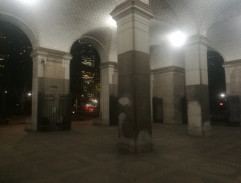 Přepadaní v podloubí