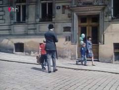 pred domom maestra Bertolliniho