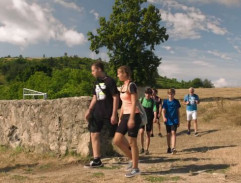 pri románskom kostole