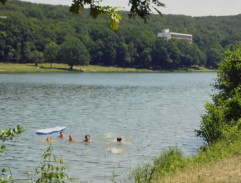 Deti preplávali vodu