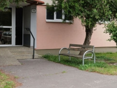 pred Lacovým panelákom