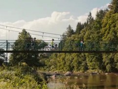 Alice, Nela a Zlatica na lávce