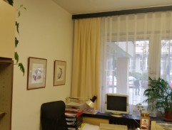 V kanceláři majitele hotelu