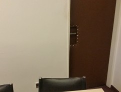 V kanceláři majitele hotelu II